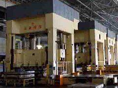 为某合资企业维修的液压机